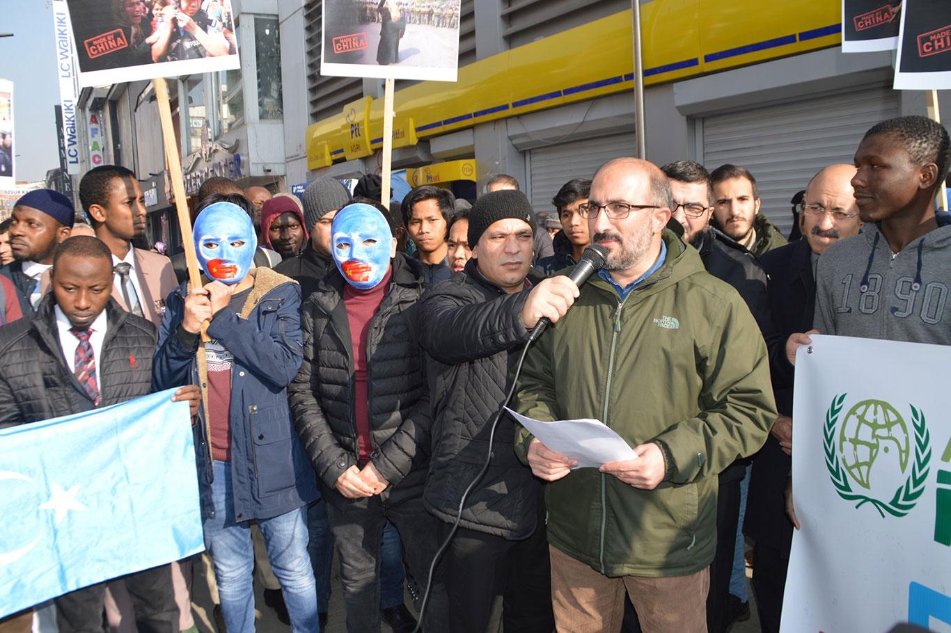"Doğu Türkistan'da 'Politik Eğitim Kampları' dramı sürüyor" "Doğu Türkistan'da 'Politik Eğitim Kampları' dramı sürüyor"